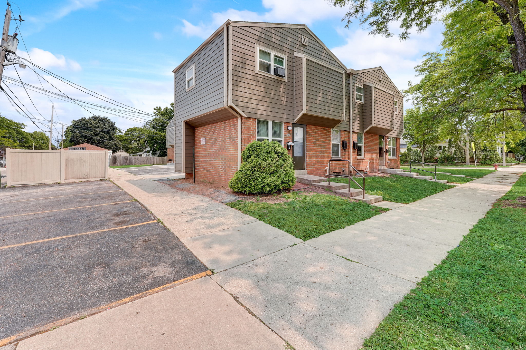 3012-web-or-mls-S 64th St 67526-002.jpg